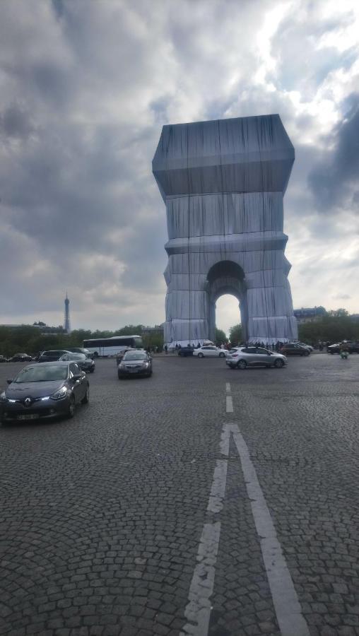 Toureifelchampselysee Parigi Esterno foto