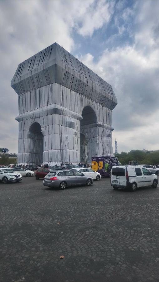 Toureifelchampselysee Parigi Esterno foto